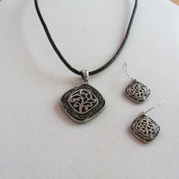 Lia Sophia 'Sheridan' silver & black enamel pendant necklace & earrings - Picture 1 of 9